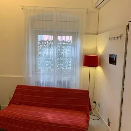 The Airport House Apartment